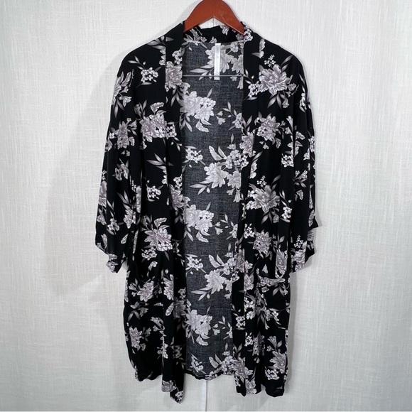 Spiritual Gangster Floral Lightweight Black Kimono Size O/S - Picture 1 of 12